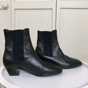 NEW Stuart Weitzman Black Leather Ankle Boots Size 7